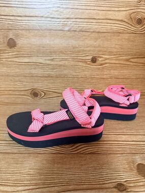 Teva Flatform Platform Universal Sandals Women's Size 6 Pink White Stripe Hiking